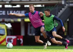 乐鱼娱乐 -从今晨阿贾克斯备战欧联到里昂刷新队史纪录备战欧联，赛前本菲卡调整名单以备足总杯 